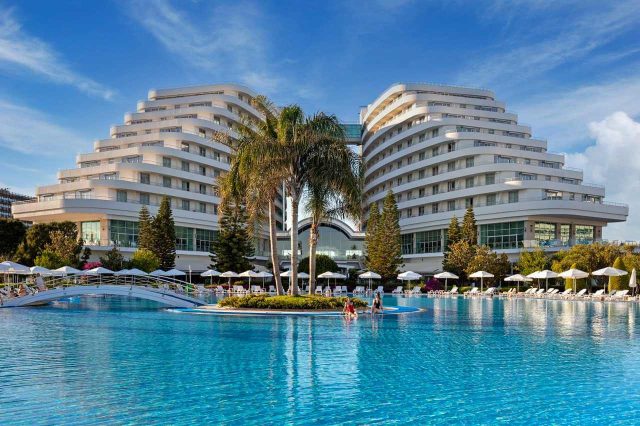Miracle_Resort_outdoor-area