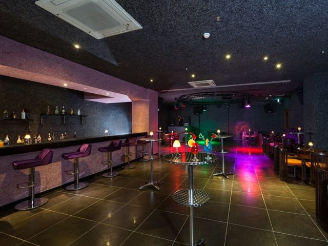 Hane_Family_bar-discothek